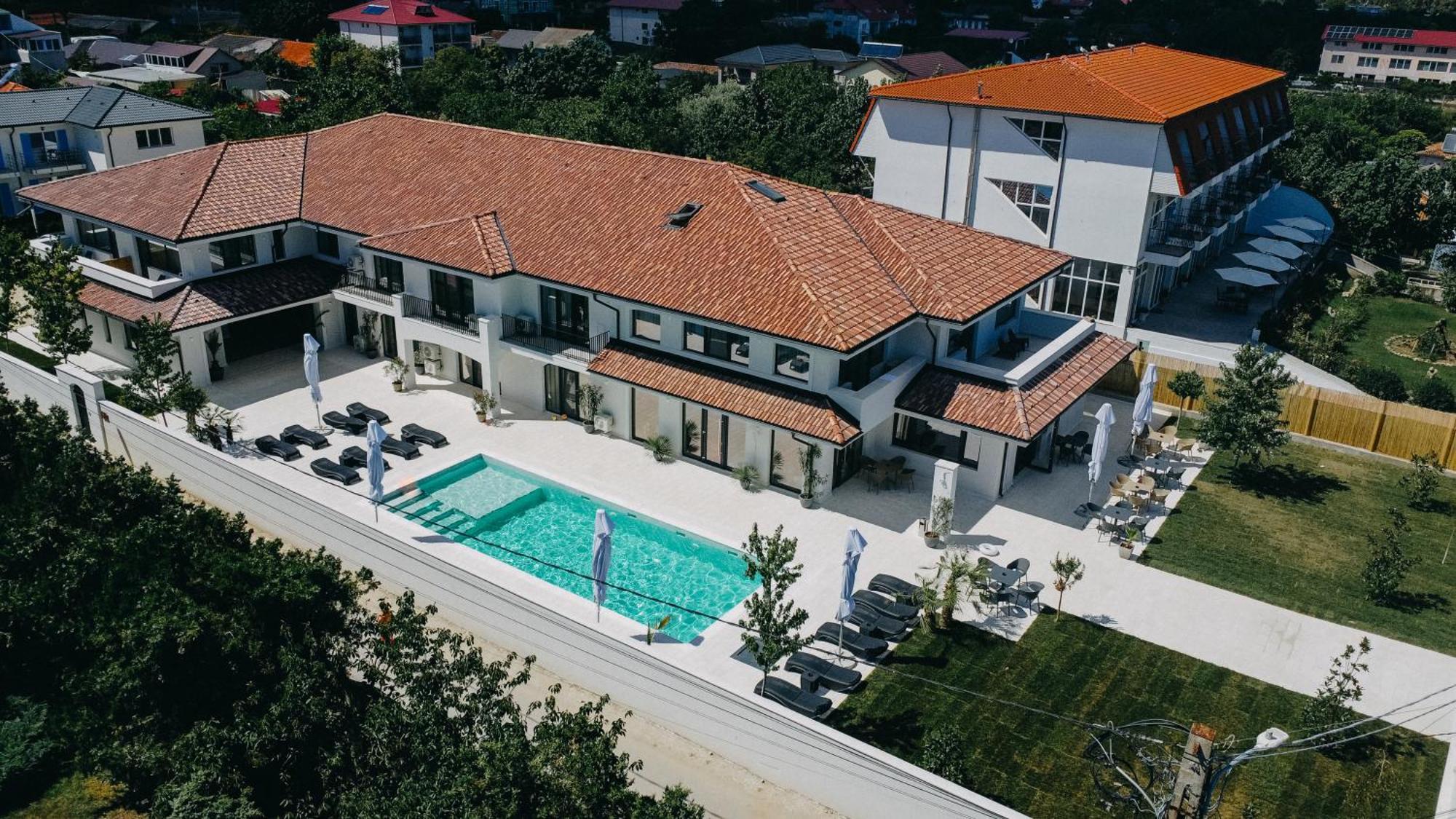 Hotel Luuma Două Mai Exteriér fotografie